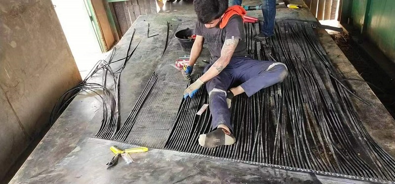 Đội ngũ hậu mãi tại địa phương của Thái Lan cung cấp dịch vụ nối băng tải dây thép tại chỗ cho khách hàng khai thác mỏ